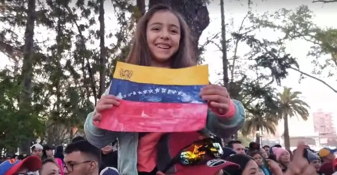Comunidad venezolana se volcó a las calles de Curicó para vivir la jornada eleccionaria