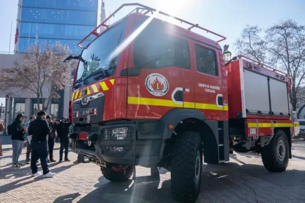 Gobierno Regional entrega tres carros bomba a compañías de San Rafael, Pencahue y Licantén