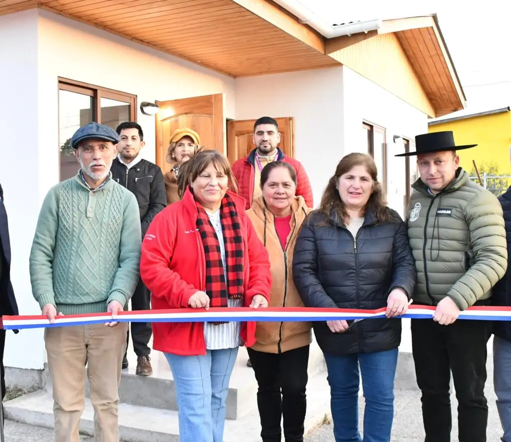 Municipio de Sagrada Familia inauguró mejorada sede social de Junta de Vecinos en Villa Prat y área verde en Rincón de Mellado