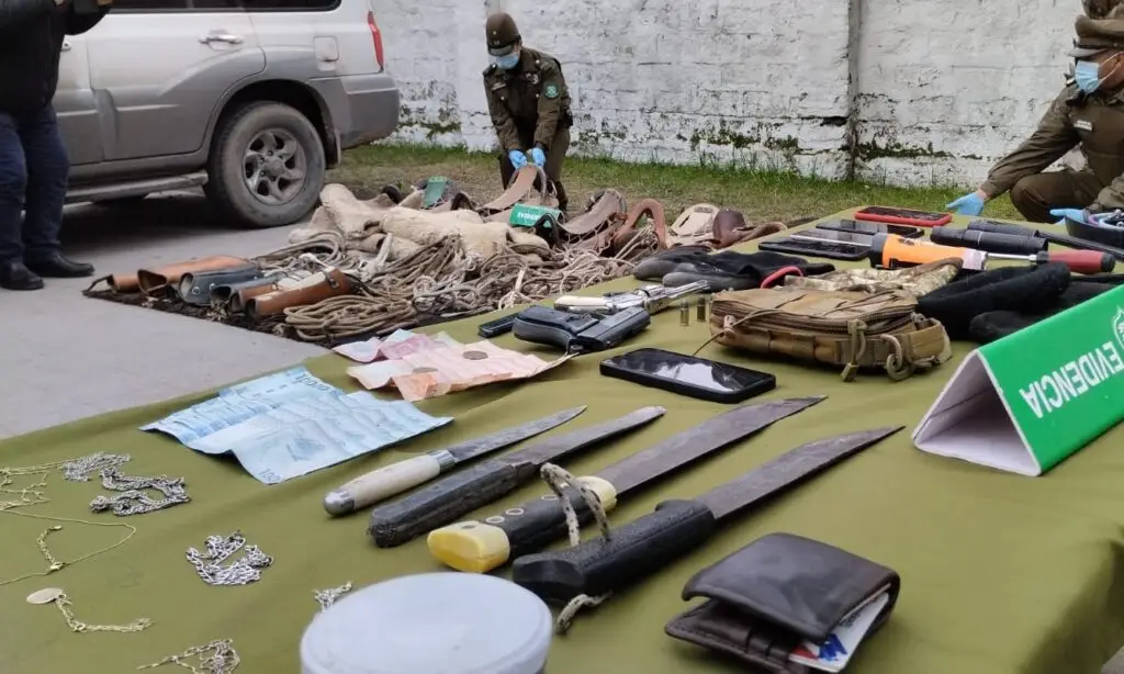 Carabineros de Curicó detuvo a cinco sujetos por millonario robo a vivienda en Potrero Grande