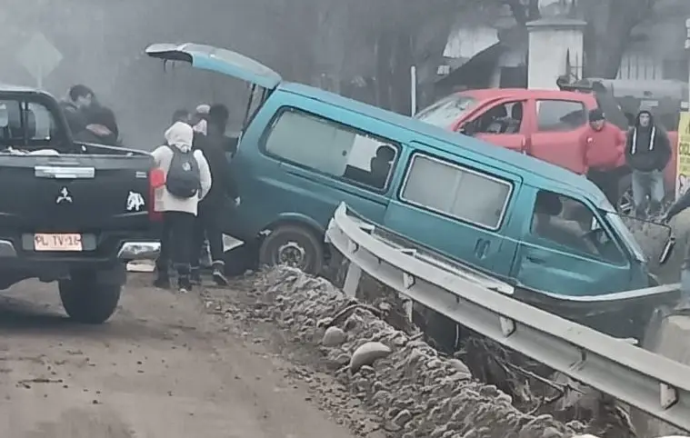 Seis extranjeros heridos en grave accidente en camino a Chequenlemu de Curicó