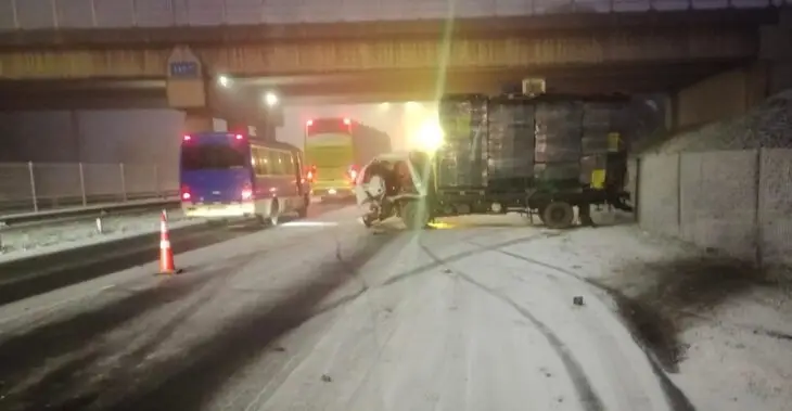 Cencellada congeló carretera frente a Teno: hubo tres colisiones por hielo en la calzada