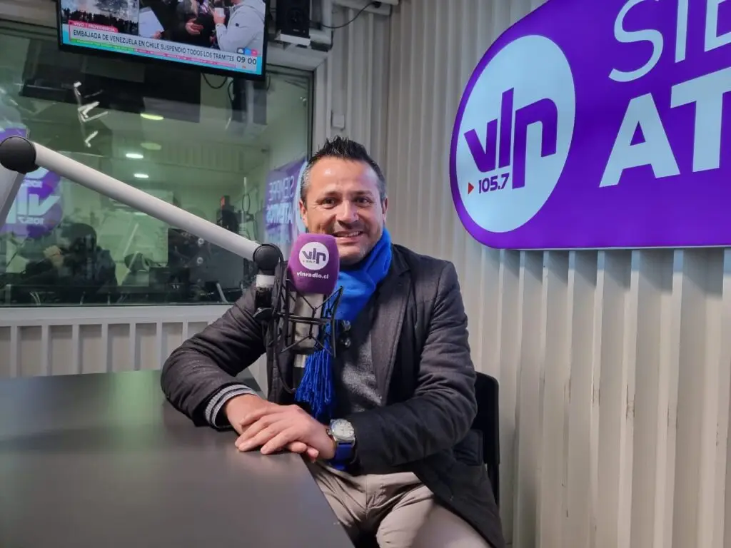 Alcalde de Río Claro visitó el estudio de VLN Radio tras confirmar que va por la reelección