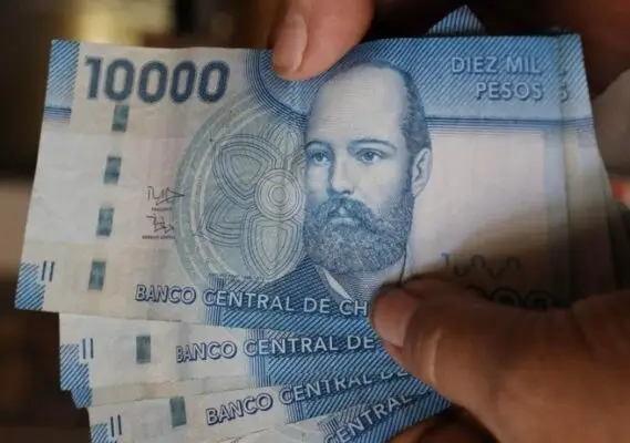 Delincuentes hurtaron casi $300 mil a adulto mayor en las afueras del Mercado Municipal de Curicó