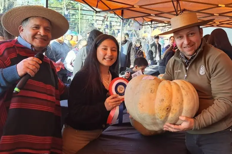 En Villa Prat se realizó la primera Feria Campesina con actividades y comida típica