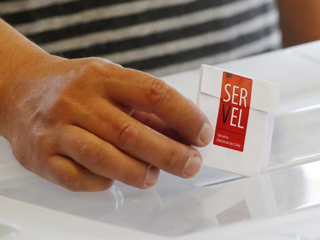 Sala del Senado aprobó votación de dos días en elecciones comunales y regionales