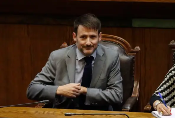 Diputados suman 35 de 52 firmas necesarias para interpelación contra ministro de Energía