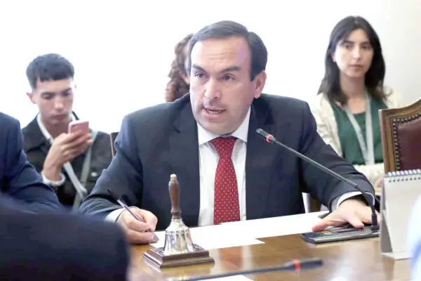 Diputado Donoso solicitó sumarios administrativos por irregularidades en listas de espera del Hospital de Talca