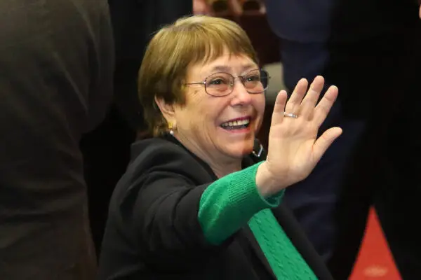 Bachelet empata a Kast en la carrera presidencial y queda solo 4 puntos bajo Matthei, según encuesta