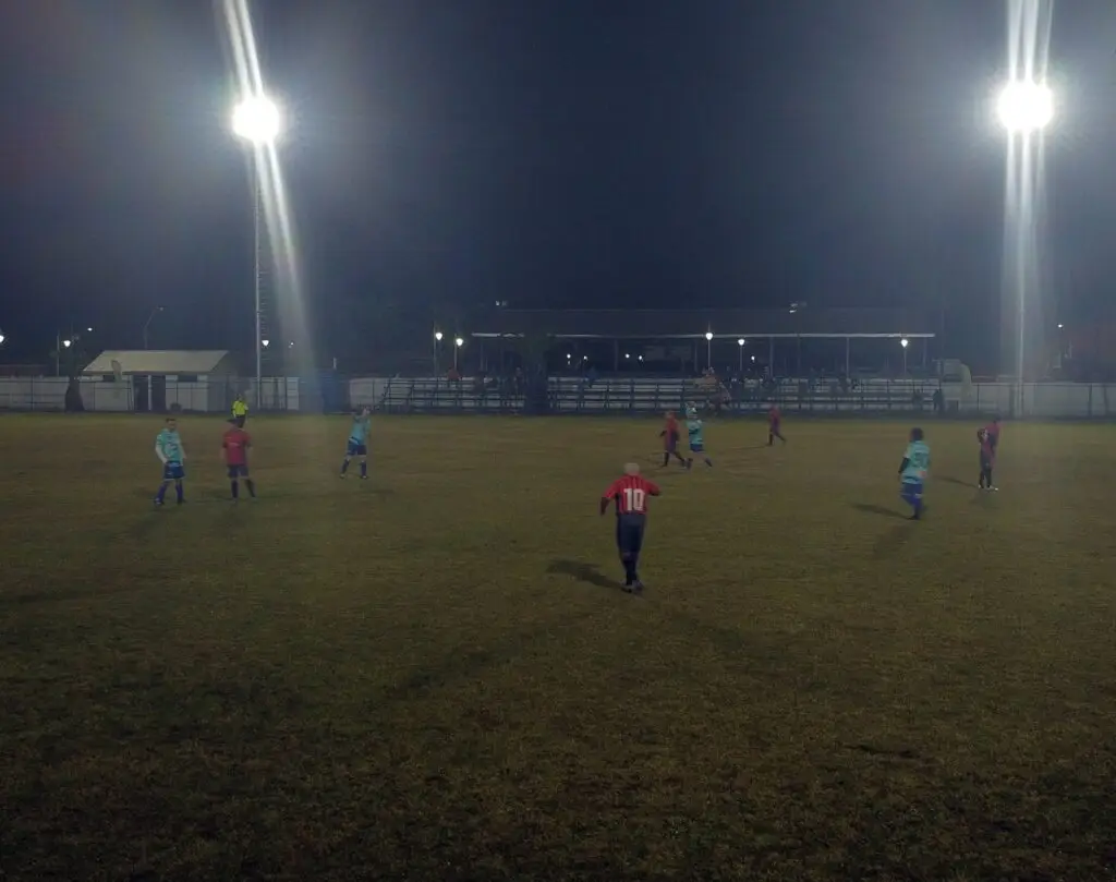 Municipio de Hualañé inauguró nuevas torres de iluminación del Estadio La Huerta de Mataquito
