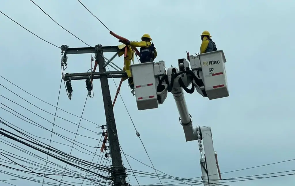 Continúan tareas de reposición de la energía eléctrica en la región del Maule