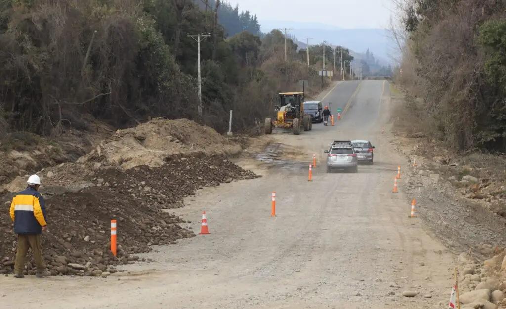 Alcaldesa de Molina exige a la Dirección de Vialidad mejorar camino al Radal tras socavón por lluvias de 2023