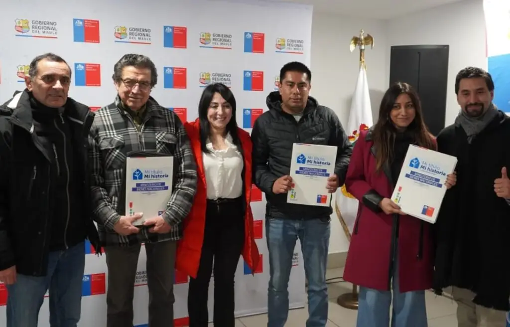 Veintiún familias de la comuna de Curicó recibieron títulos de dominio