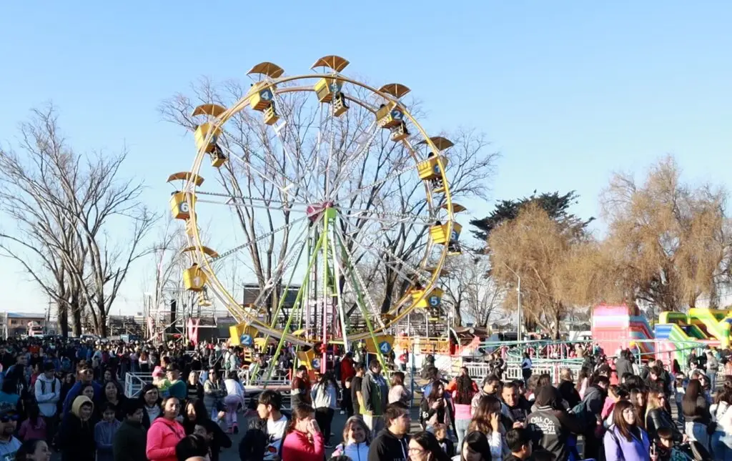 Día de la Niñez se festejó con juegos y show artístico en Molina