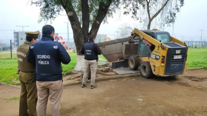 Municipio de Curicó y Carabineros retiraron gruta del Parque Emiliano Rojas