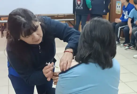 Salud Municipal de Curicó avanza en cobertura de vacunación escolar