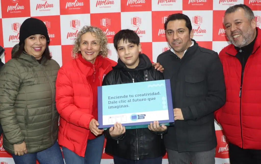 Becas TIC de Junaeb beneficiaron con notebooks a 438 estudiantes de Molina