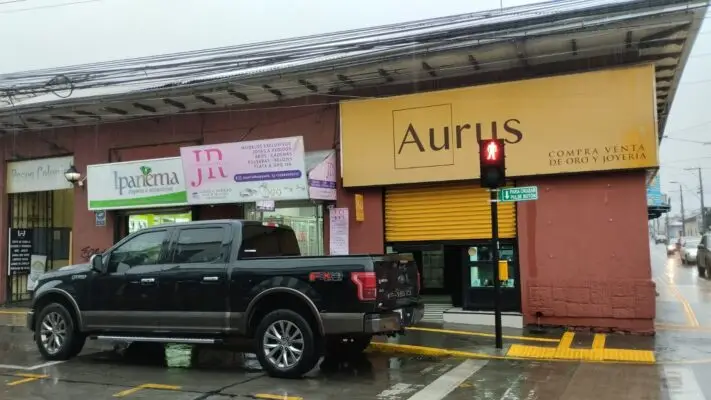 Dos detenidos por robo frustrado a Joyería Aurus de Curicó