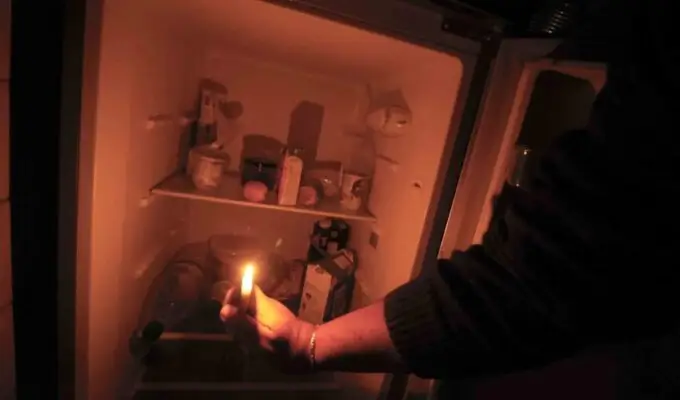 Sernac demanda a CGE por masivos cortes de luz en agosto y exige compensaciones para miles de clientes