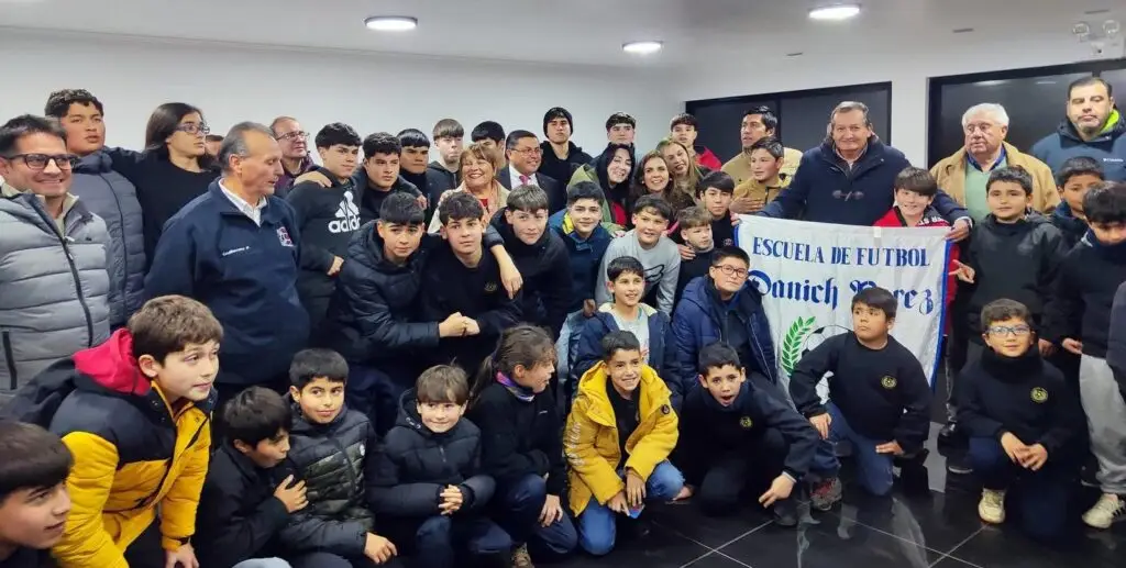 Club Danich Pérez de Hualañé inauguró su sede deportiva