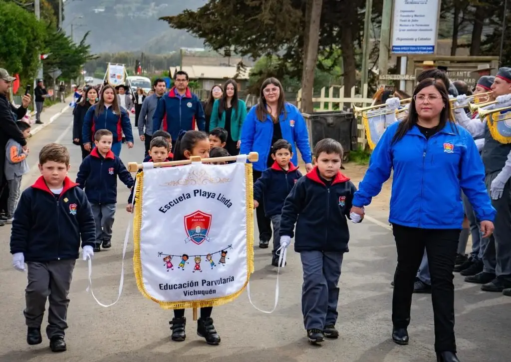 Con desfiles continúa la celebración de Fiestas Patrias en Vichuquén
