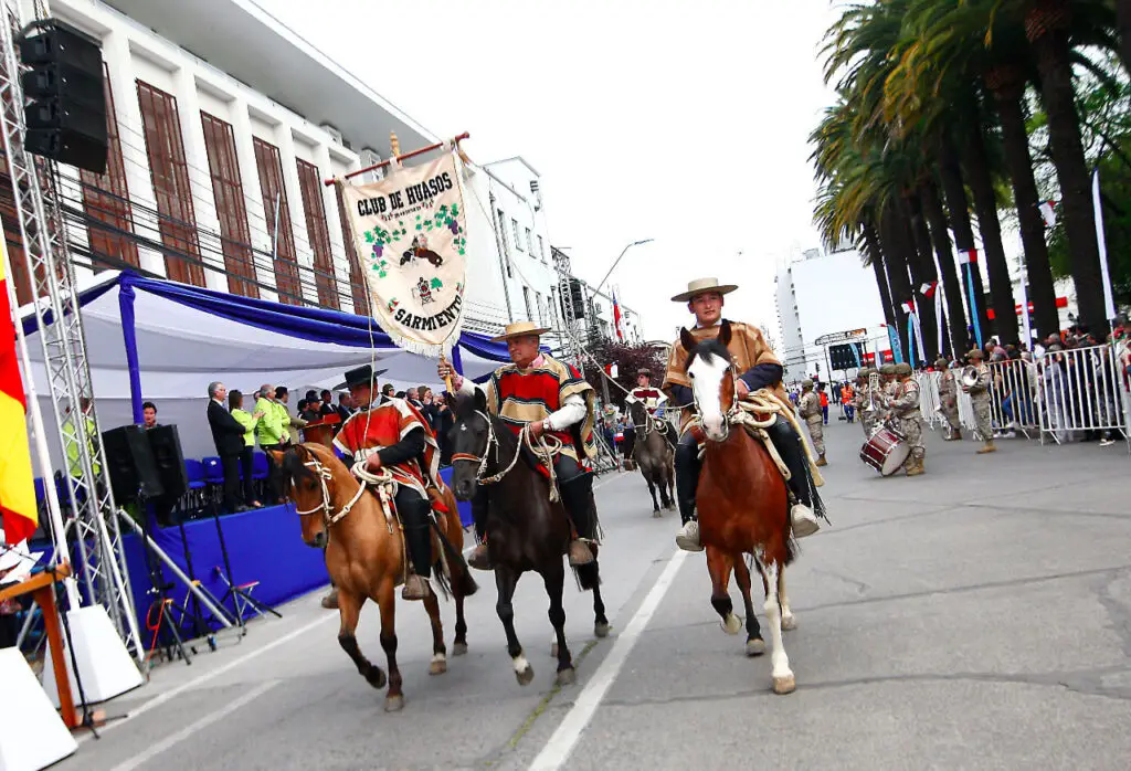 Polémica por no realización de desfile céntrico marca Te Deum en Curicó