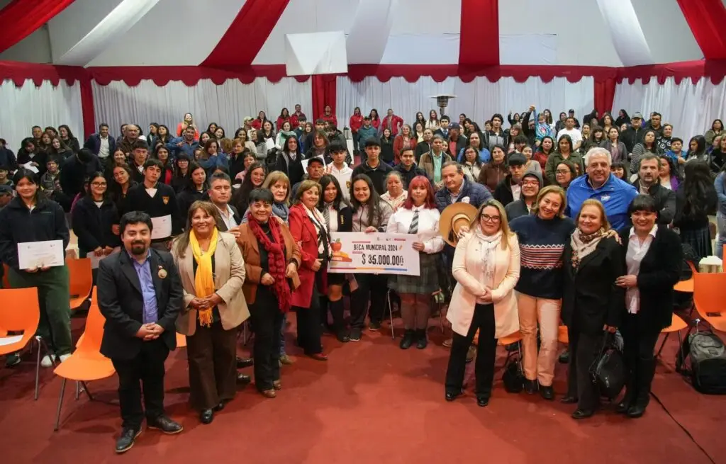 Municipio de Teno aumentó recursos para becas y benefició a 228 estudiantes