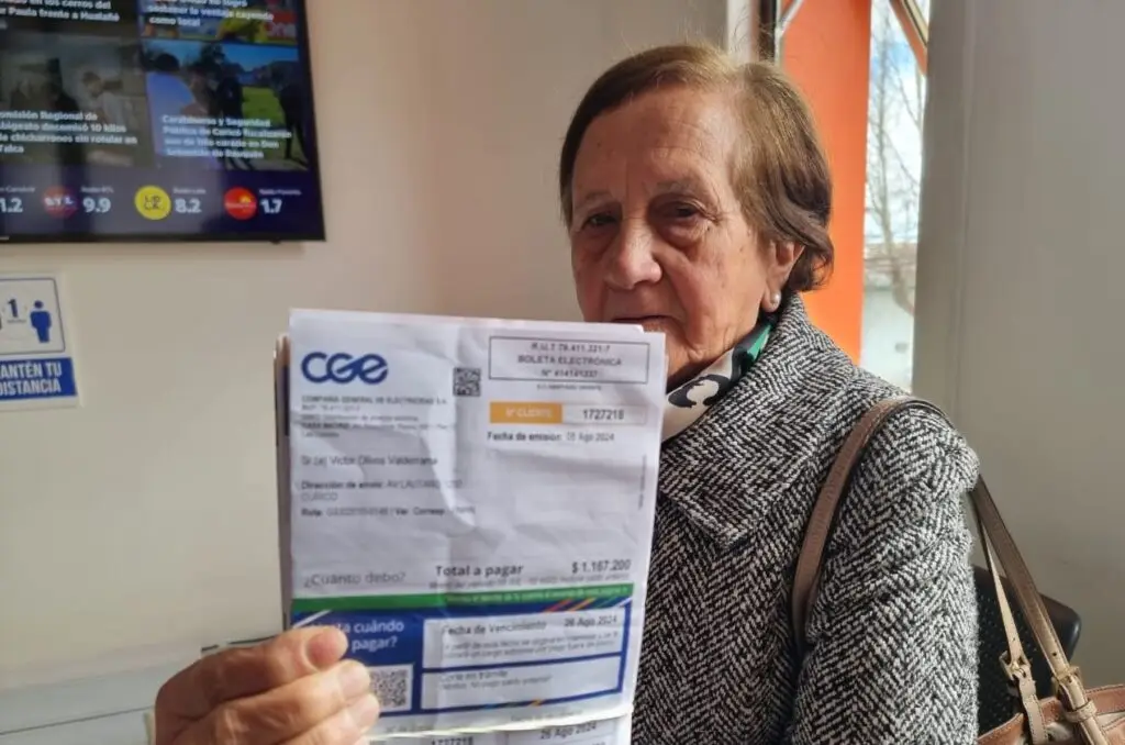 Adulto mayor denuncia excesivo cobro de luz: "La CGE me está robando"
