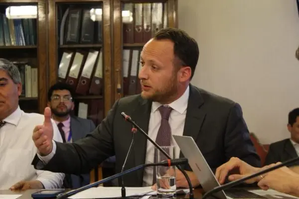 Diputado Guzmán denunciará en Contraloría atrasos en los pagos a proveedores tras inundaciones de 2023