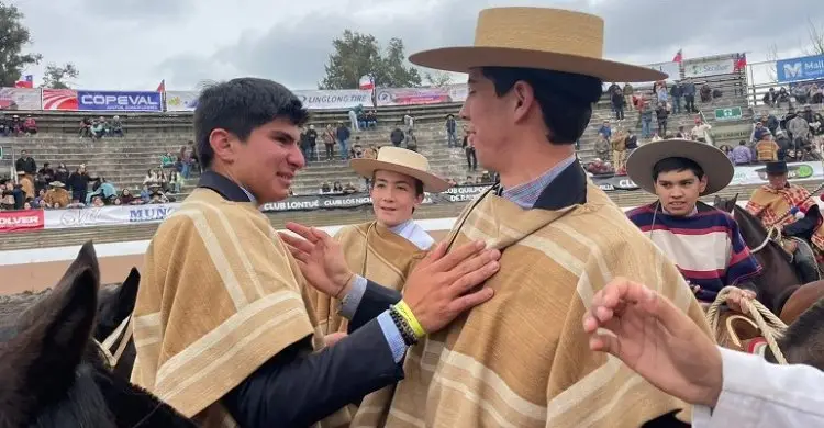 Agustín Escobedo y José Tomás Alvayay se adjudicaron el Nacional Escolar de Rodeo Curicó 2024
