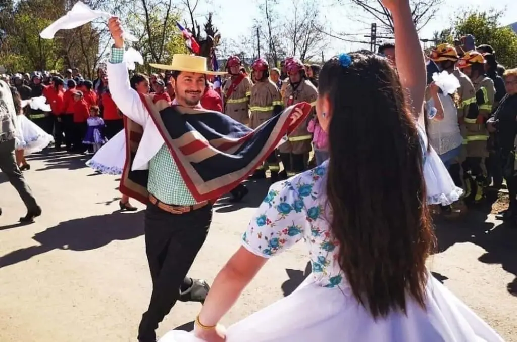 Buscan declarar septiembre como el "Mes de la Patria y de las Tradiciones Chilenas"