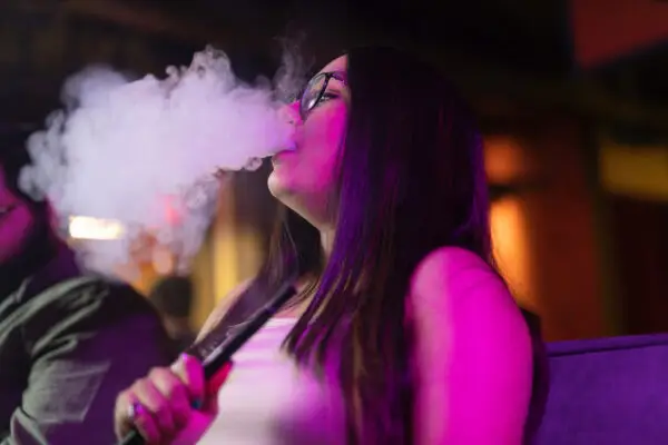 Especialista alertó sobre los peligros del cigarrillo electrónico