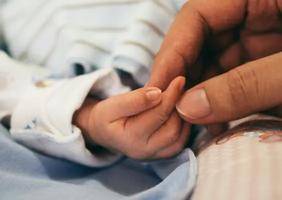 Lactante fallece tras caer a un balde con agua en Talca