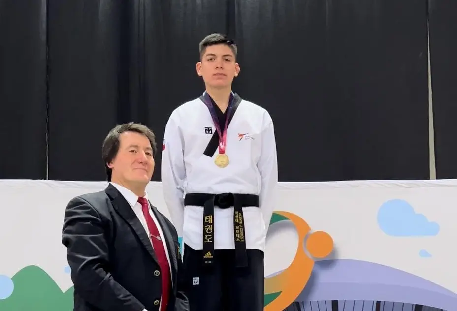 Taekwondista curicano en lo más alto del podio en Talcahuano