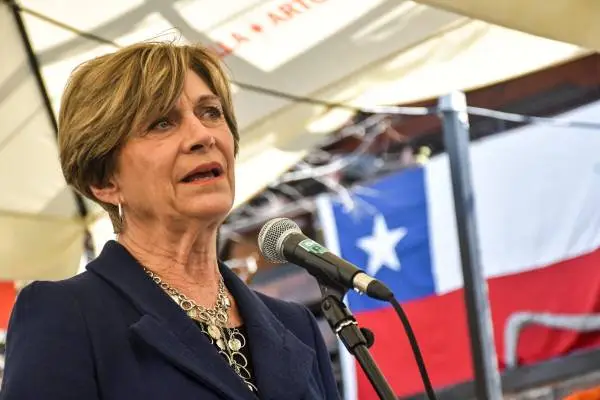 Evelyn Matthei se reunirá con agrupaciones de mujeres en Curicó