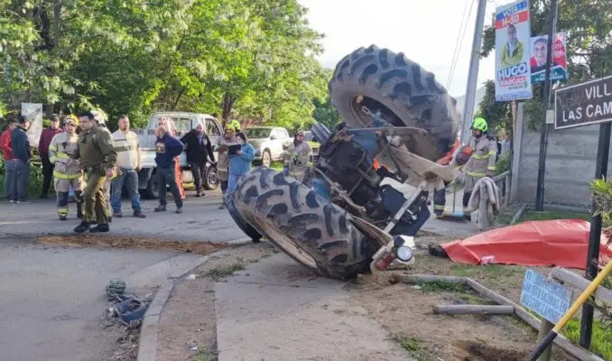 Colisión entre camión y tractor dejó una persona fallecida en ruta que une Palmilla con Los Maquis en O'Higgins