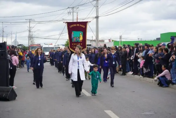 Desfile por aniversario de Curicó en Santa Fe convocó a la ciudadanía e instituciones