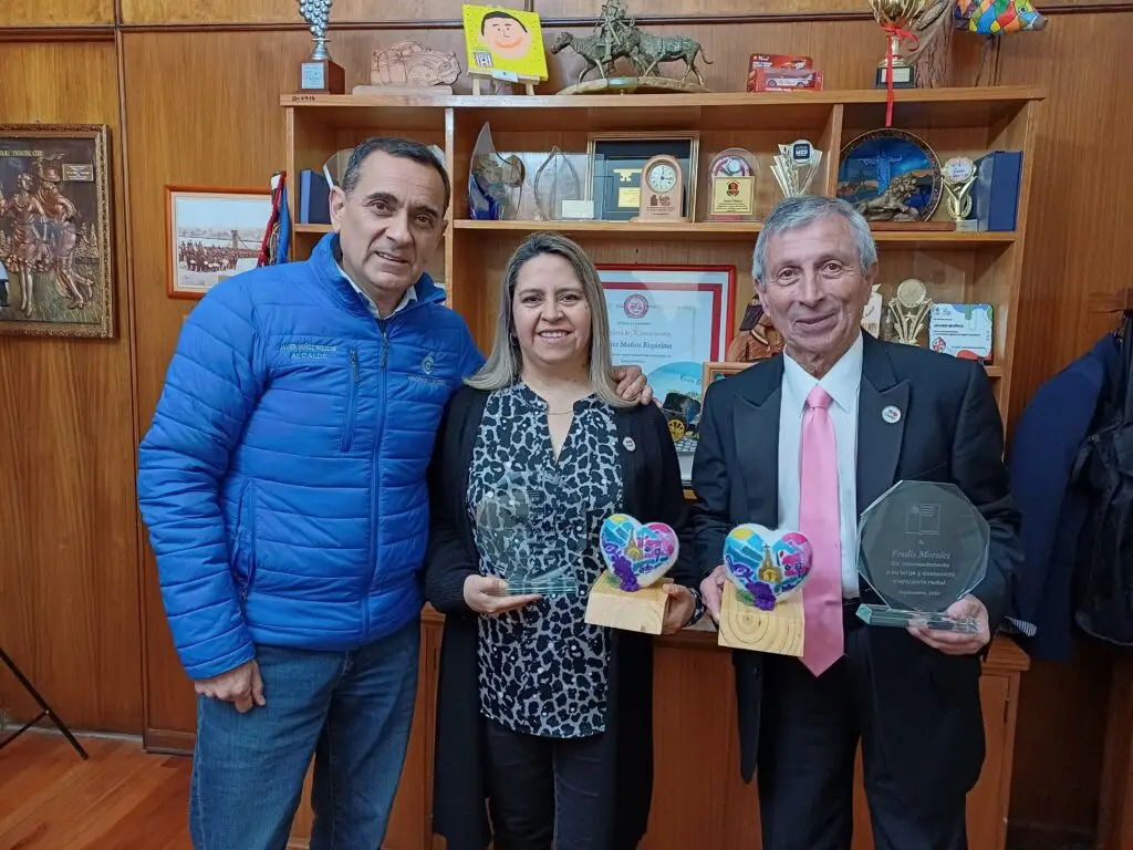 Municipio de Curicó destacó reconocimiento nacional a locutores de Radio Inolvidable FM