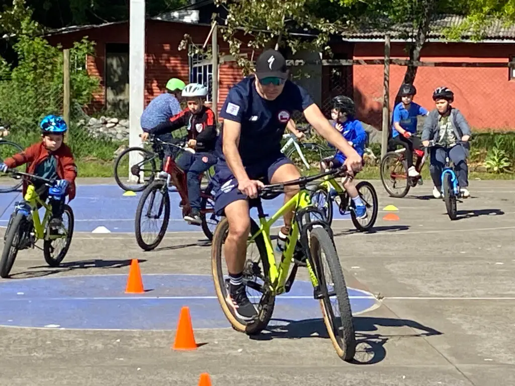 Taller de Ciclismo Formativo se desarrolla con éxito en Curicó