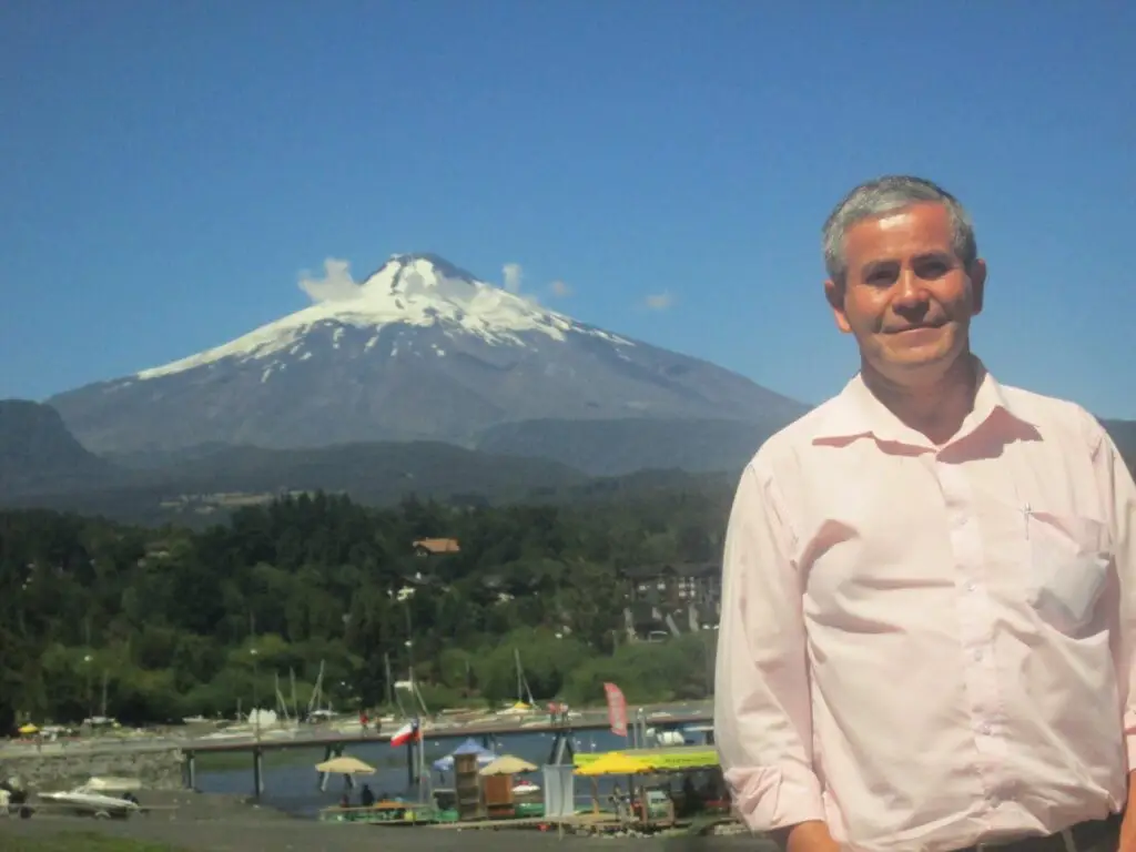 Iba por Republicanos: Pastor acusa que “mano negra” bajó su candidatura en Licantén