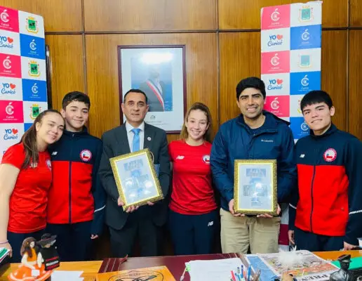 Gimnastas visitaron al alcalde Muñoz con motivo del aniversario 281 de Curicó