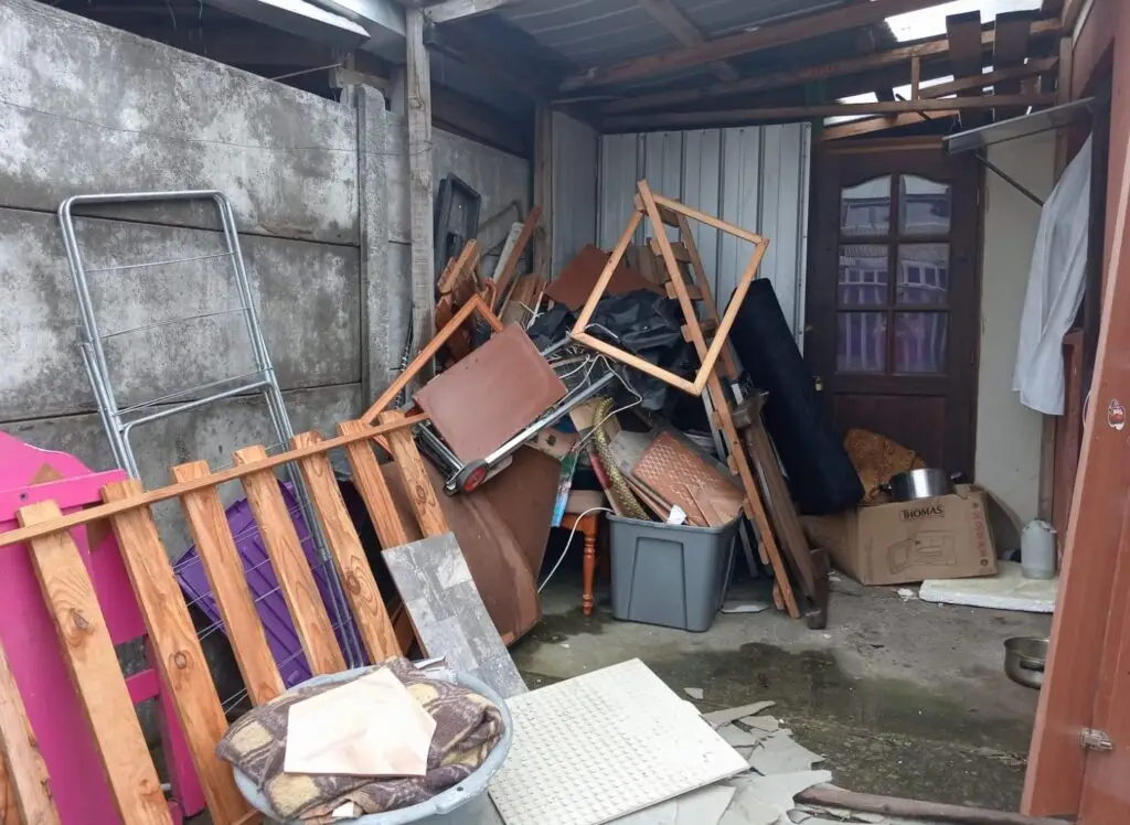 Vecinos de Sarmiento piden ayuda para mujer con patologías mentales que se encuentra descompensada
