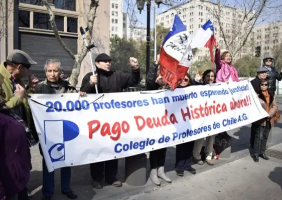 Comenzó el pago de la deuda histórica a los profesores de Chile