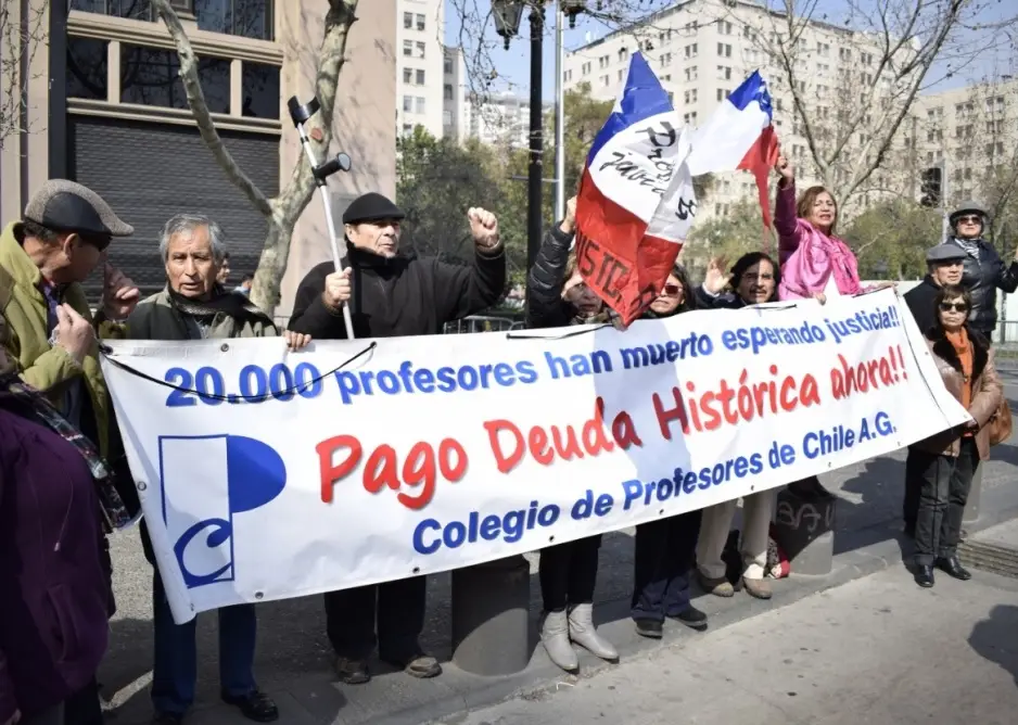 Gobierno propone pagos de hasta $5 millones a profesores afectados por deuda histórica