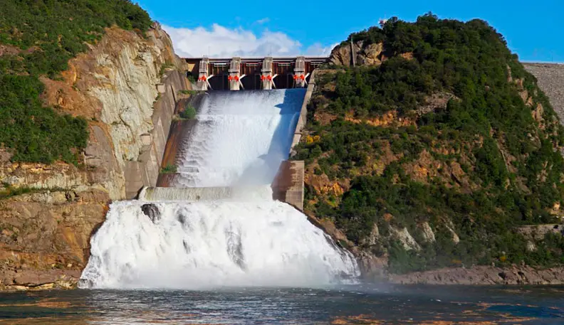 ¡Atención! Embalse Colbún abrirá compuertas y aumentará caudal del río Maule