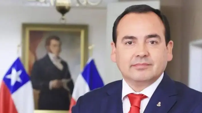 Detienen a alcalde recién reelegido de Chillán Viejo por violencia intrafamiliar