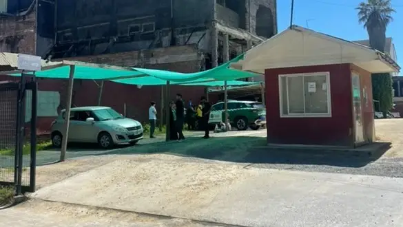 Roban camioneta desde estacionamiento en el centro de Curicó