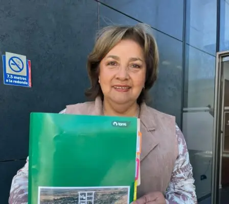 Alcaldesa de Teno ingresó proyecto al Serviu para pavimentar calzada en calle Las Araucarias