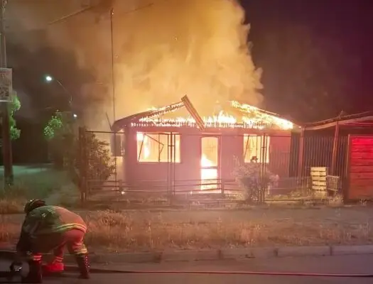 Incendio destruyó vivienda en Villa Santa Elena de Los Niches