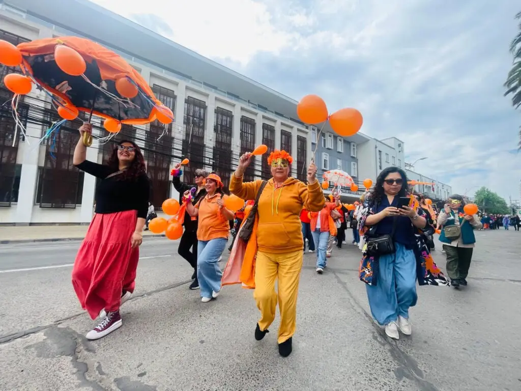 Carnaval por la Inclusión vistió de colores a Curicó